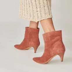 Dolce Vita DEE BOOTIES CINNAMON SUEDE -Fashion Shoe Store DOLCEVITA BOOTS DEE CINNAMONSUEDE ONFOOT 3