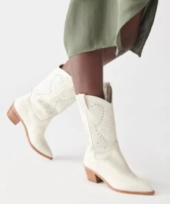 SULA BOOTS OFF WHITE LEATHER -Fashion Shoe Store DOLCEVITA BOOTS SULA OFFWHITELEATHER ONFOOT