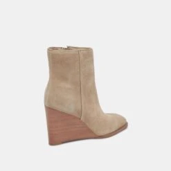 Dolce Vita SUSANN BOOTIES ALMOND SUEDE -Fashion Shoe Store DOLCEVITA BOOTS SUSANN ALMONDSUEDE 03 8919c4c8 1cc6 479f a0f7 a39659fead04