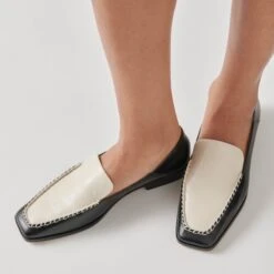 Dolce Vita BENY FLATS WHITE BLACK CRINKLE PATENT -Fashion Shoe Store DOLCEVITA FLATS BENY WHITEBLACKCRINKLEPATENT ONFOOT 3