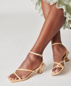 BAYLOR HEELS LT NATURAL RAFFIA 25 BAYLOR HEELS LT NATURAL RAFFIA -Fashion Shoe Store DOLCEVITA HEELS BAYLOR LTNATURALRAFFIA ONFOOT 3