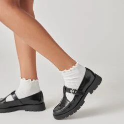 Dolce Vita EBBIE FLATS MIDNIGHT PATENT LEATHER -Fashion Shoe Store DOLCEVITA LOAFERS EBBIE MIDNIGHTPATENTLEATHER ONFOOT 2